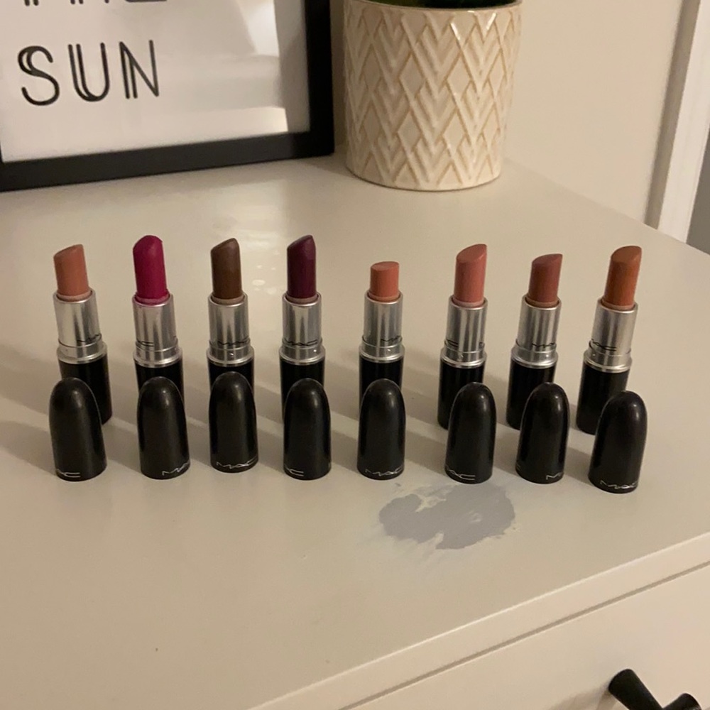 Lot of 8 MAC lipsticks